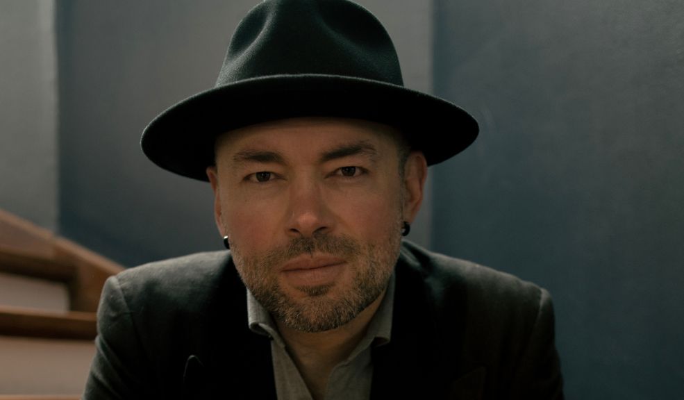 Santiago Cruz está preparado para su primer Movistar Arena Dicho concierto que se encuentra a pocas boletas de agotarse, que contará con una producción de primer nivel, prometiendo una noche inolvidable para el público capitalino.