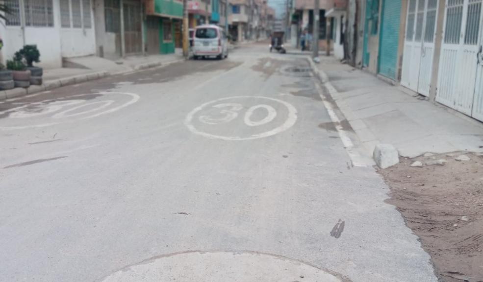 Terrible crimen a bala en Soacha En las últimas horas ocurrió un crimen en las calles del vecino municipio de Soacha. La víctima fue un hombre de 33 años que al parecer fue abordado por sujetos en moto mientras caminaba solitario por una calle del sector de Pablo Sexto, en la parte baja del municipio.