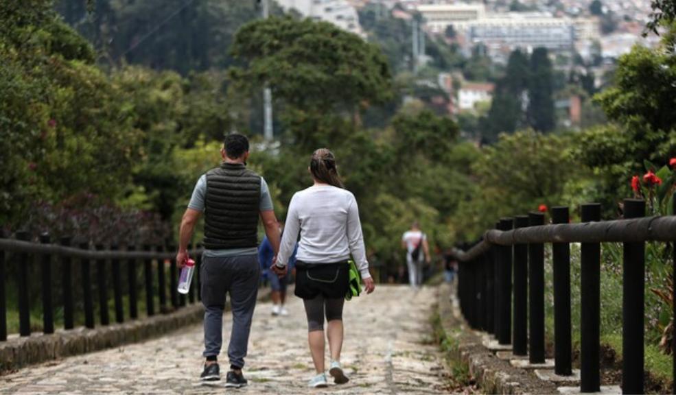 Más de 33 mil personas subieron por el sendero de Monserrate este Jueves Santo Sobre la mañana de este jueves, cerca de 33.150 personas ascendieron por el sendero de Monserrate para participar en actividades religiosas y turísticas.