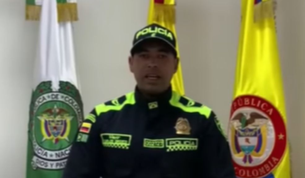 Ladrón resultó herido en medio de una balacera con la Policía 1 Ladrón resultó herido en medio de una balacera con la Policía Dos asaltantes intentaron hurtar a un conductor, sin embargo uno de los ladrones quedó herido luego de una balacera contra la Policía en Bogotá, que se percató del robo e inició una persecución.