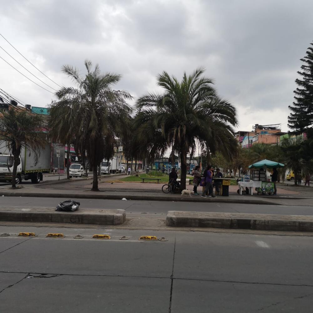 Riña mortal en Kennedy Una riña con armas blancas entre tres personas en el barrio Altamar (Kennedy) cobró la vida de un joven y dejó a otro capturado. El terrible episodio se presentó a plena luz del día del pasado fin de semana.