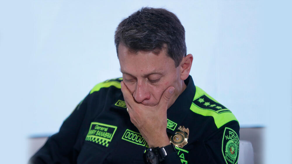 El general Henry Sanabria sale de la dirección de la Policía Nacional El presidente de Colombia, Gustavo Petro, confirmó este miércoles la salida del director de la Policía Nacional, general Henry Sanabria y anunció que en su reemplazo estará Wiliam Salamanca.