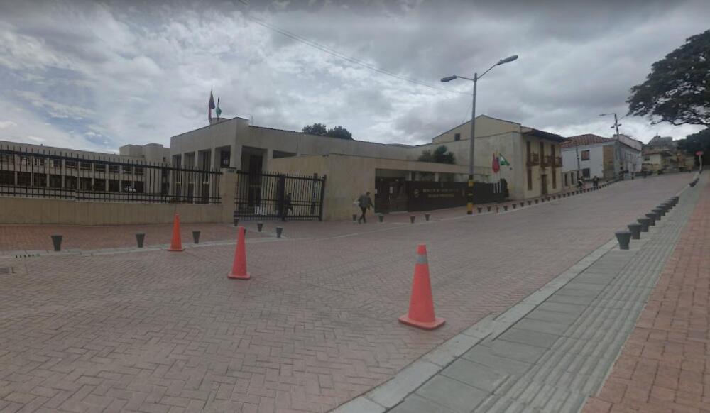 Misteriosa muerte de soldado al interior de un batallón En horas de la tarde de este sábado se registró la lamentable muerte de un joven de 23 años que prestaba servicio militar desde hace 8 meses. El pelado fue encontrado sin vida al interior de un baño del Batallón de Infantería N°. 37 Guardia Presidencial.