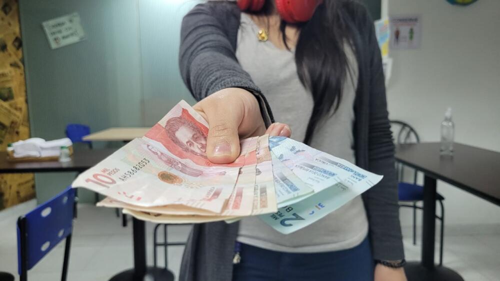 Tarjetas de crédito manejarán menos interés 1 Tarjetas de crédito manejarán menos interés Tener una tarjeta de crédito implica gastos recurrentes así se le de un uso responsable.