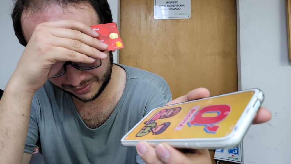Tatequieto a intensidad de los bancos En más de una ocasión los colombianos hemos tenido que atender llamadas de los bancos en horas poco usuales, y todo para ofrecer algún servicio o un crédito preaprobado que nadie pidió y hasta para hacer el cobro de alguna deuda.