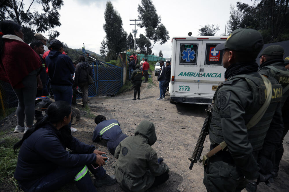 Tragedia en mina de carbón de Cucunuba deja tres muertos y cuatro desaparecidos Las labores de rescate luego de la tragedia que se presentó en una mina de carbón, en Cucunubá, deja tres muertos y cuatro desaparecidos.