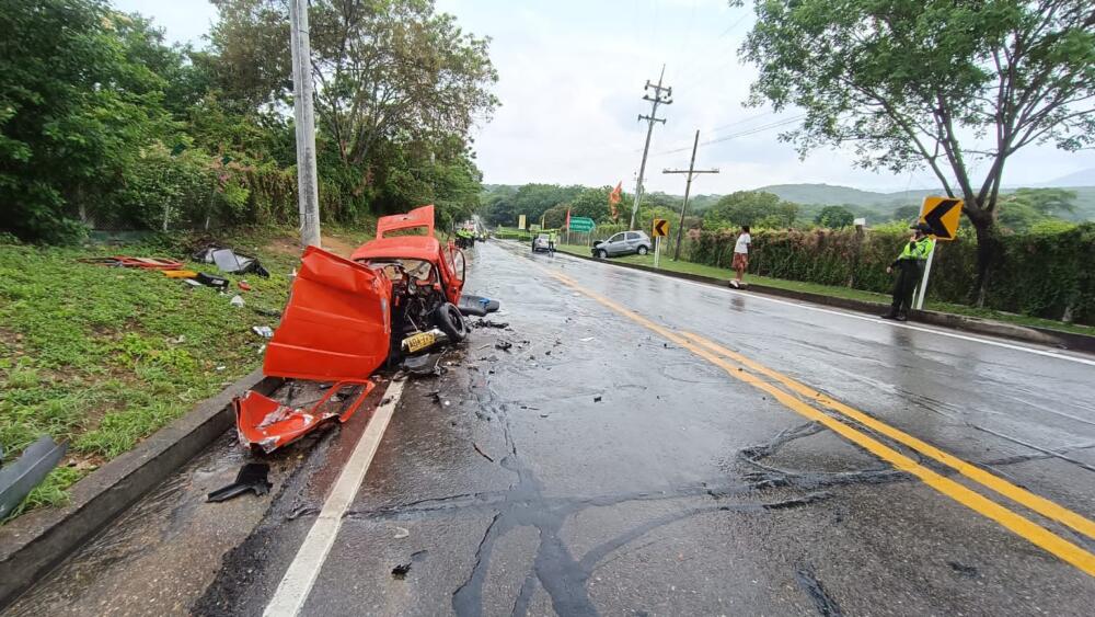 Aparatoso accidente en Cundinamarca deja 7 heridos 1 Aparatoso accidente en Cundinamarca deja 7 heridos El Cuerpo de Bomberos del municipio de Tocaima reportó un fuerte accidente en el Km 20 de la via Tocaima Girardot en la que 7 personas terminaron heridas y fueron trasladadas inmediatamente a centros asistenciales.