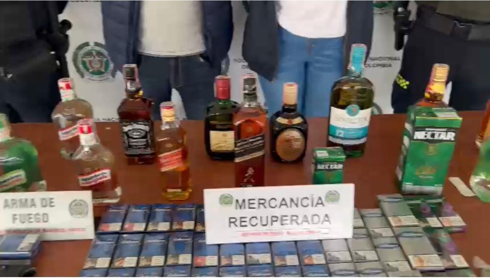 Dos delincuentes fueron capturados tras robar un supermercado en Barrios Unidos Un hombre y una mujer fueron capturados luego de robar con pistola en mano un supermercado en la localidad de Barrios Unidos.