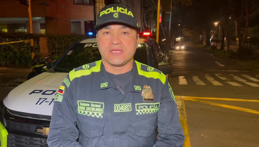 Policía abatió en Chapinero a ladrón que robó Rolex 1 Policía abatió en Chapinero a ladrón que robó Rolex En la noche del sábado, un intento de hurto dejó como resultado la muerte de un hombre en la Carrera 9 con calle 85 en la localidad de Chapinero de Bogotá.