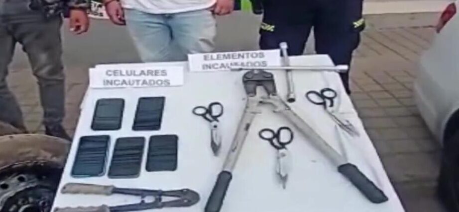 Capturaron a 'Los Magnificos', famosa banda de autopartes de Cundinamarca 2 Capturaron a 'Los Magnificos', famosa banda de autopartes de Cundinamarca En las últimas horas, la Policía de Cundinamarca dio a conocer la captura de 'Los Magníficos', una banda criminal que se dedicaba al robo de autopartes en Cundinamarca.