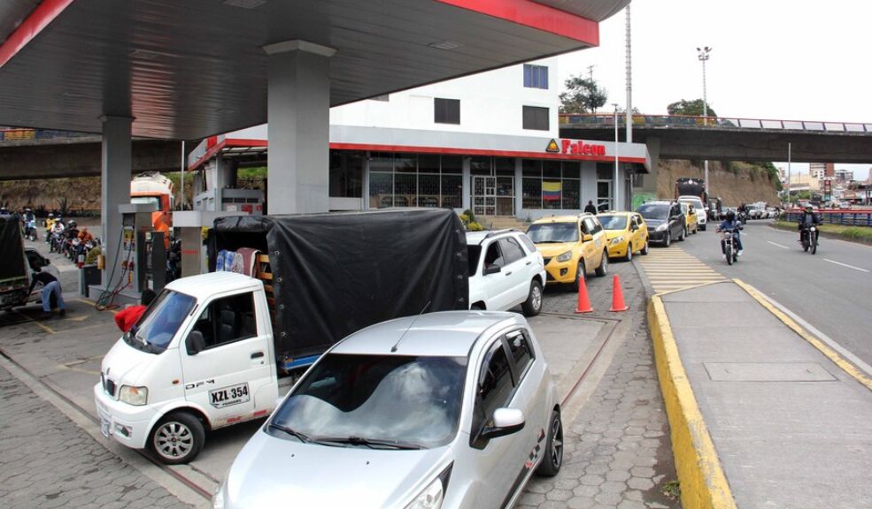 Gasolina tendría que subir $400 pesos para equilibrar precio frente a otros mercados 2 Gasolina tendría que subir $400 pesos para equilibrar precio frente a otros mercados El precio de la gasolina podría subir en los próximos meses con el objetivo de nivelarse frente a los demás mercados internacionales.
