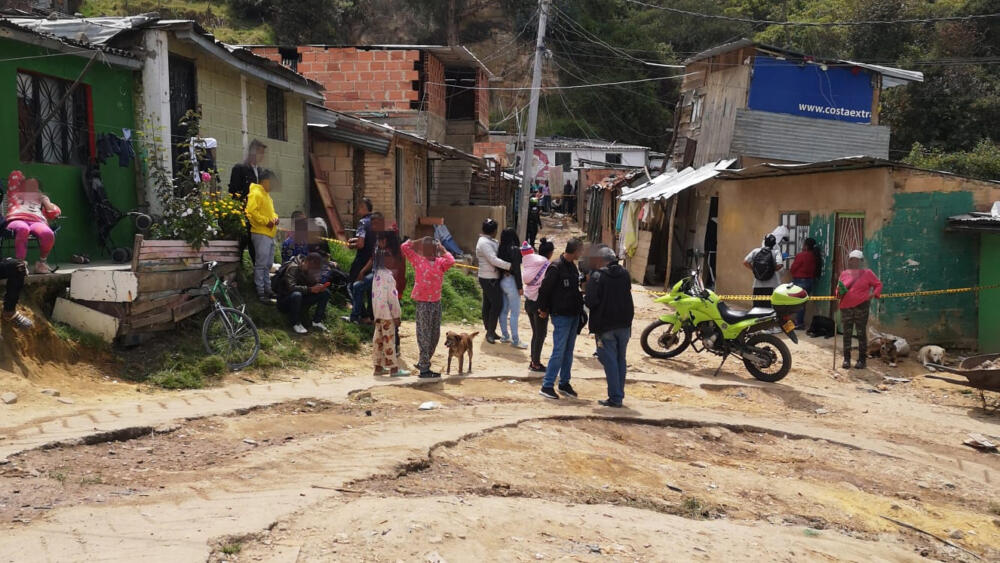 Lo asesinaron con arma de fuego en Usme Un joven fue asesinado a bala en el barrio Tocaimita, de la localidad de Usme, luego de que lo amenazaron de muerte el día anterior a los hechos.