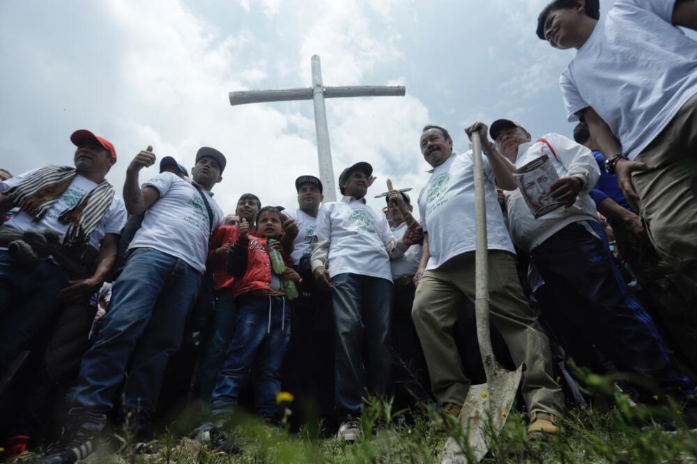 Así transcurrió el Via crucis hasta el 'palo del ahorcado', en Ciudad Bolívar Más de 14 mil feligreses se dieron cita en el 'palo del ahorcado', ubicado en el barrio Potosí, de Ciudad Bolívar como parte de las actividades programadas durante Semana Santa, entre ellas el via crucis.