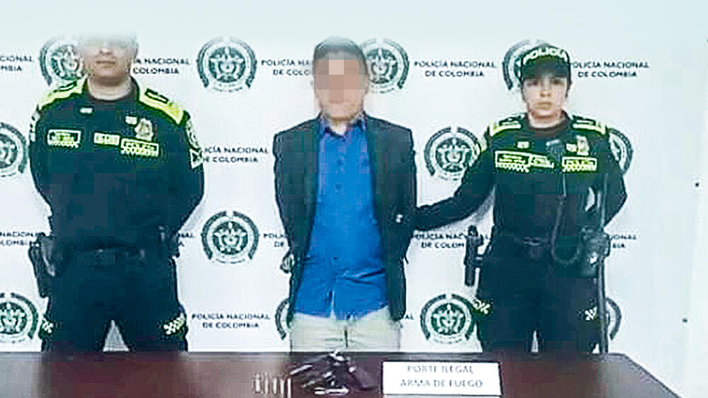 Capturado por intento de feminicidio en Usaquén 4 Capturado por intento de feminicidio en Usaquén Un hombre de 48 años resultó capturado por intento de feminicidio, luego de atentar contra la vida de su expareja sentimental (de 27 años) en el barrio Santo Antonio Noroccidental, de Usaquén.