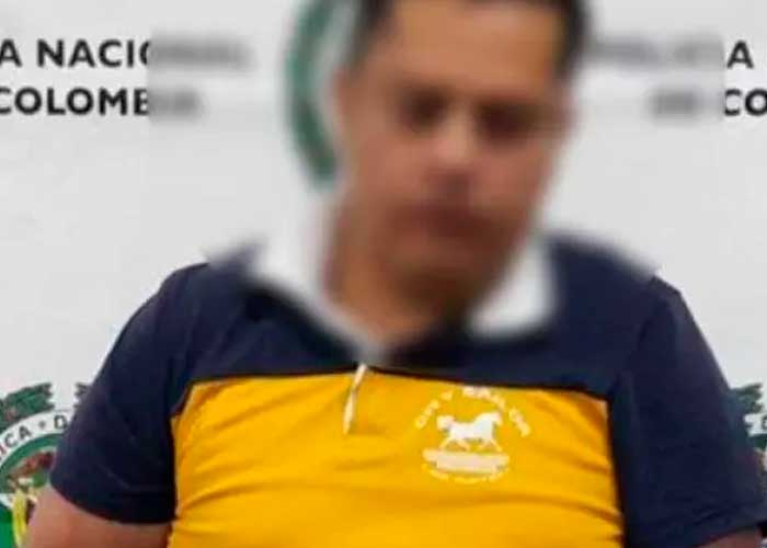 A la cárcel por crimen de su pareja en Bosa 8 A la cárcel por crimen de su pareja en Bosa La Fiscalía General de la Nación judicializó a un hombre que asesinó a su esposa el pasado 29 de marzo en el barrio San Pablo de la localidad de Bosa.