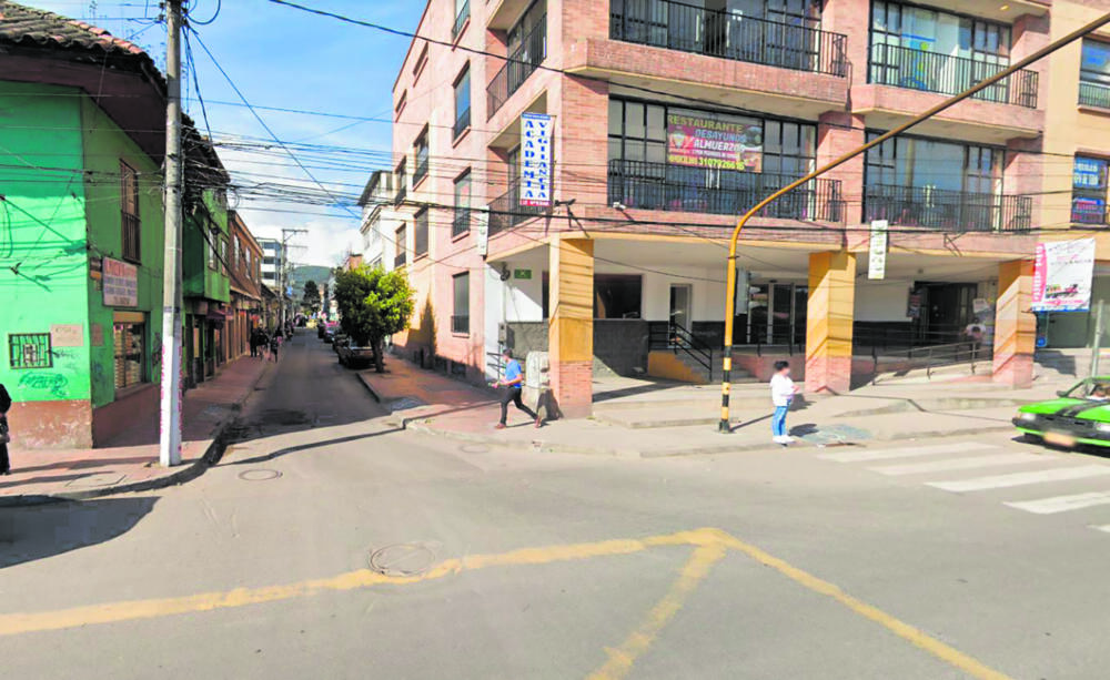Crimen y captura tras pelea a cuchillos en Facatativá 1 Crimen y captura tras pelea a cuchillos en Facatativá Un hombre de 28 fue la víctima del ataque a cuchillo luego de que se enfrascó en una riña junto a otro sujeto, quien horas después fue capturado por la Policía.