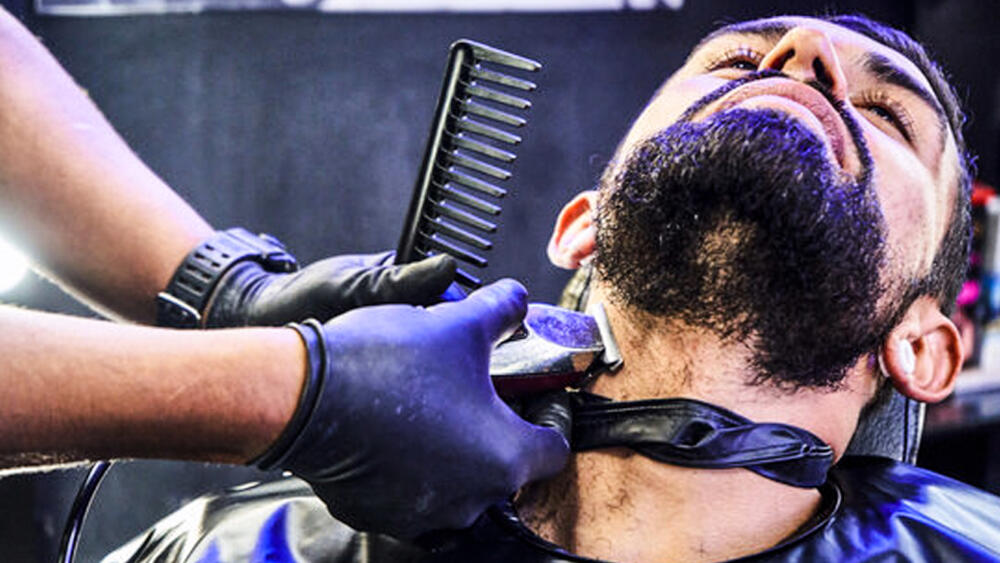 ¡Cuídese al afeitarse de la pseudofoliculitis! La pseudofoliculitis de la barba es un proceso crónico, molesto y potencialmente desfigurante que aparece como consecuencia de los procedimientos destinados a la eliminación del pelo de la zona, fundamentalmente el afeitado.