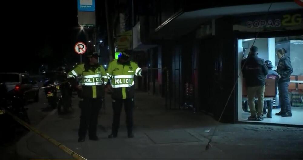 ¡Inseguridad desbordada en Suba! Hombre fue asesinado a bala en un restaurante 1 ¡Inseguridad desbordada en Suba! Hombre fue asesinado a bala en un restaurante Dos sujetos que llegaron en motocicleta hasta un restaurante ubicado en el barrio Granada Norte, de la localidad de Suba, dispararon contra un sujeto de 31 años aproximadamente.