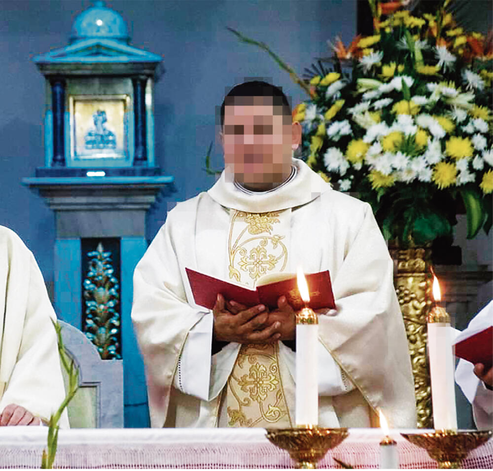 Dos sacerdotes capturados por policía herido en San Cristóbal Durante este puente festivo ocurrió un inaudito caso en una iglesia ubicada en la parte alta de la localidad de San Cristóbal, en el cual se vieron inmiscuidos dos sacerdotes y un uniformado de la Policía.