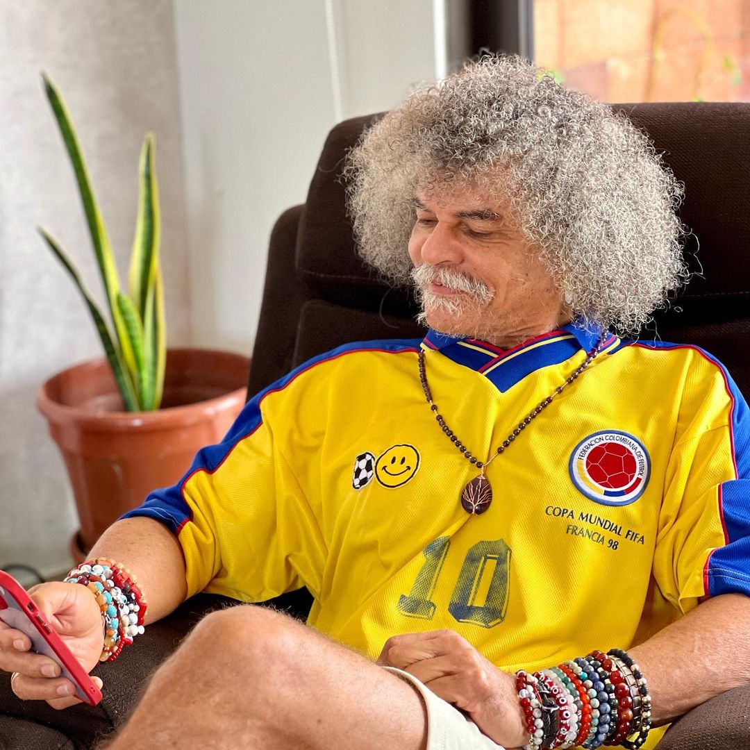 El Pibe Valderrama mostró sus dotes para cantar