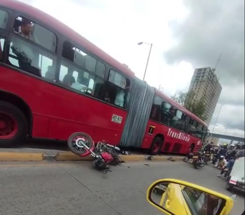 Aparatoso accidente de tránsito cobró la vida de un motero en la Av. Carrera 30 1 Aparatoso accidente de tránsito cobró la vida de un motero en la Av. Carrera 30 La tarde de este miércoles, un trágico accidente de tránsito cobró la vida de un motociclista.