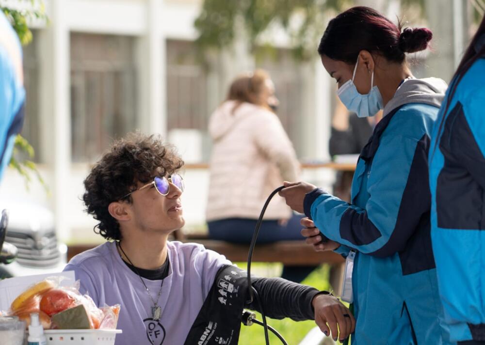 Aproveche las jornadas salud y bienestar en las universidades de Bogotá 1 Aproveche las jornadas salud y bienestar en las universidades de Bogotá La Secretaría Distrital de Salud de Bogotá presentó su nueva estrategia Salud Mental a Mi U que busca brindar espacios para la promoción de prácticas para el bienestar emocional y el cuidado de los jóvenes de la ciudad de manera gratuita.