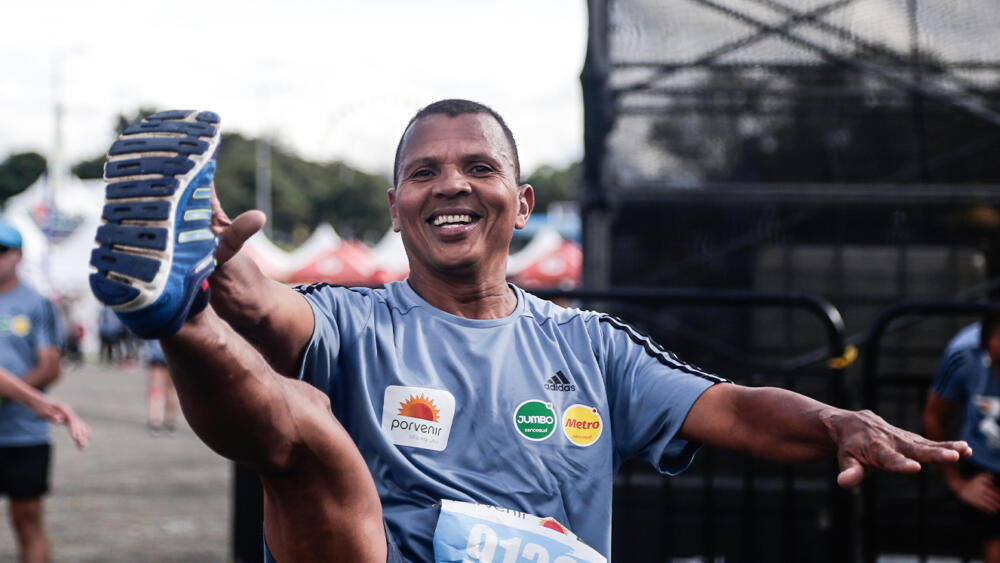 mmb 26 junio, 2023 Alexfitbox nos enseña su método pa sacar un cuerpazo Redacción Media Maratón Cuando Alexfitbox empezó a ser entrenador no tenía más que su conocimiento como educador físico y unas ganas enormes... 14 junio, 2023 Estos son los mejores momentos para hacer actividad física Lenard Andrés Castellón Ramírez Media Maratón Según la Organización Mundial de la Salud (OMS), la actividad física es cualquier movimiento que realiza nuestro cuerpo, en estos se... 17 mayo, 2023 Atletas calientan motores para la Media Maratón de Bogotá Lenard Andrés Castellón Ramírez Media Maratón Edwin Soi y Angela Tanui, de Kenia, encabezan la lista de los primeros atletas confirmados para lo que será... 16 mayo, 2023 Una dieta más sana aumenta los niveles de energía y vitalidad Redacción Media Maratón Llevar una dieta saludable tiene muchos beneficios para el organismo, pero además mejora la forma física.
