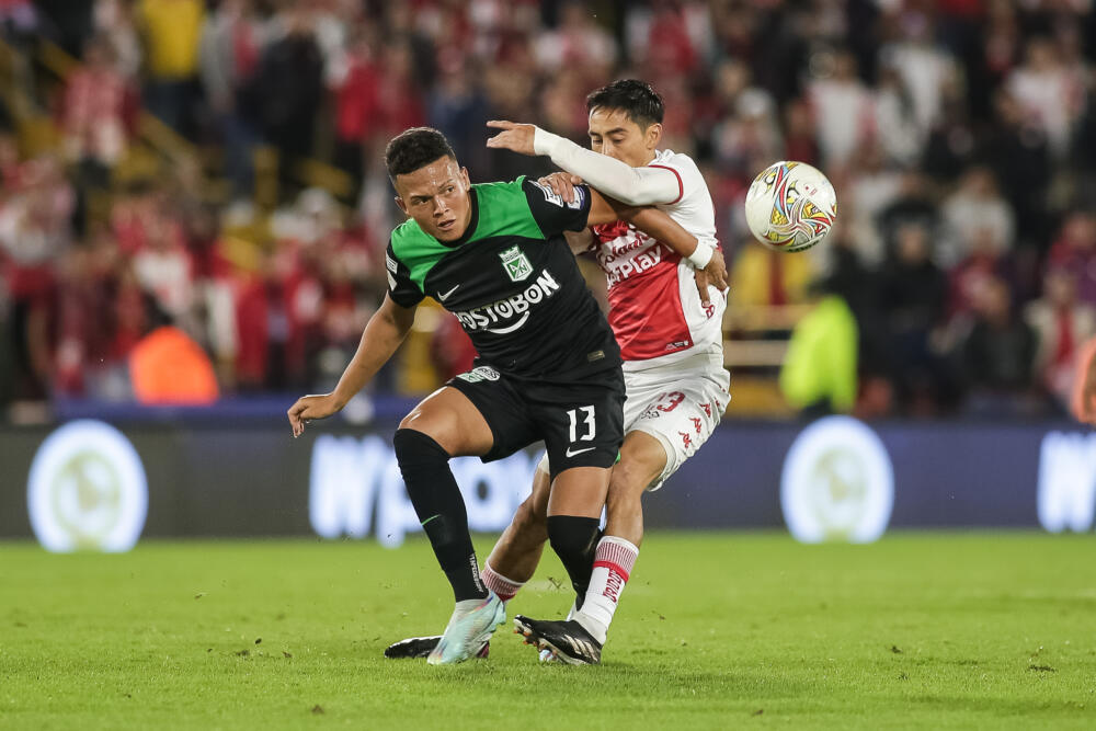 Así se jugarán los cuadrangulares finales de la Liga de fútbol colombiana La primera fase de la Liga BetPlay 2023-I está por terminar y muy pronto se conocerán cuáles serán los ocho equipos que se clasificarán a los cuadrangulares de las semifinales en donde las dos mejores escuadras lucharán por alcanzar la primera estrella del año en el fútbol colombiano. Este miércoles la Dimayor llevará a cabo el sorteo para conocer los dos grupos.