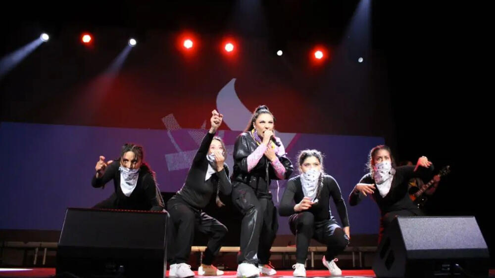 Bogotá se mueve al ritmo del hip hop con el Festival Niñas Rebeldes El próximo domigo 21 de mayo se desarrollará en Bogotá el Festival Niñas Rebeldes, un evento gratuito que busca reunir lo mejor de la cultura hip hop en un solo espacio. Este festival tiene el objetivo de apoyar a mujeres artistas, jóvenes, madres cabeza de familia y emprendedoras, e involucrar a los diferentes artistas y colectivos que hacen arte y cultura en la ciudad.