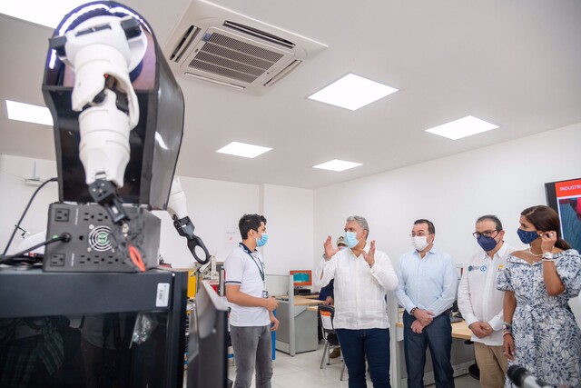 Sena anunció aportes para iniciativas empresariales 1 Sena anunció aportes para iniciativas empresariales $101.000 millones entregará el SENA a los ganadores de 13 convocatorias, dirigidas a públicos específicos y otras a sectores de la economía que necesitan impulso para crecer.