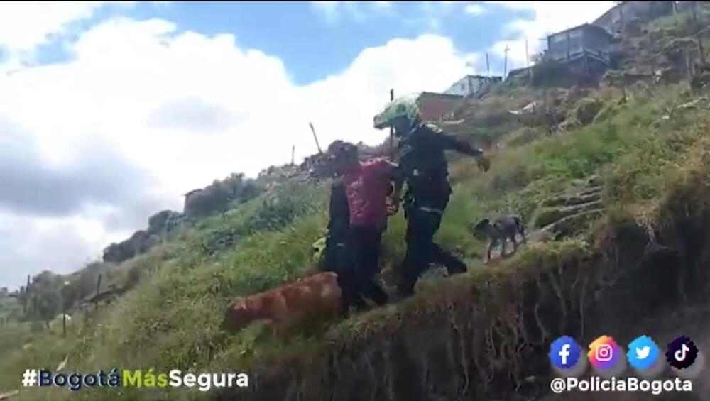 En Ciudad Bolívar: capturaron a 3 sujetos por estar disparando en una montaña 1 En Ciudad Bolívar: capturaron a 3 sujetos por estar disparando en una montaña La Policía Metropolitana de Bogotá informó la captura de 3 sujetos que se encontraban disparando en la parte alta de una de las montañas de Ciudad Bolívar.