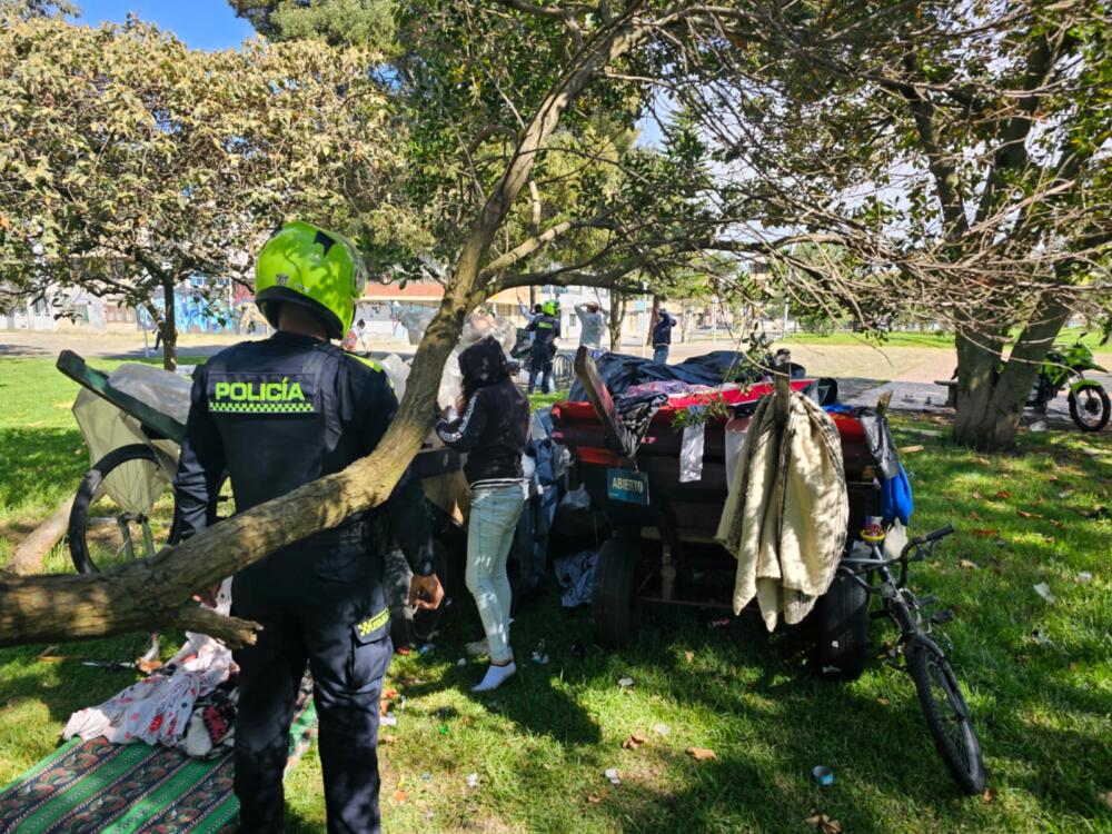 Capturaron a 'Los Paisas': usaban el reciclaje para camuflar armas y drogas 1 Capturaron a 'Los Paisas': usaban el reciclaje para camuflar armas y drogas 'Los Paisas' fueron capturados en el sector de Álamos, de la localidad de Engativá.