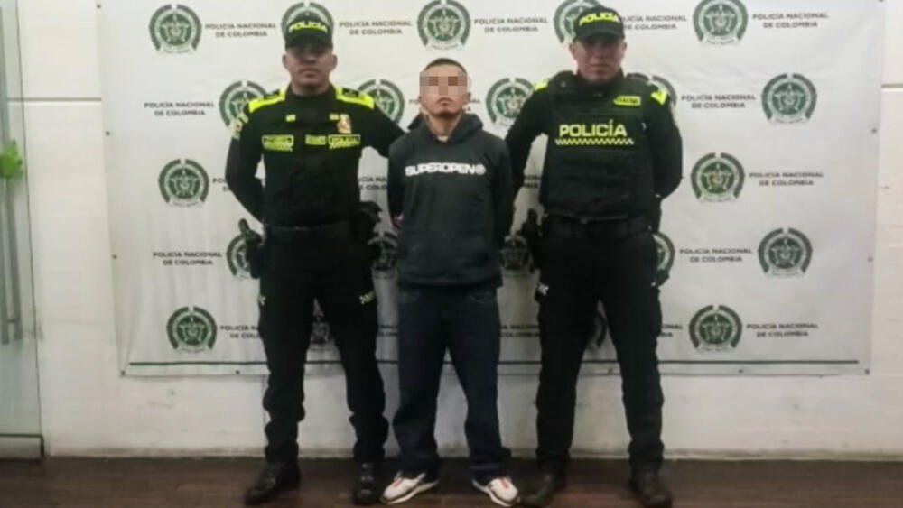 Capturaron a peligroso delincuente de Soacha: se le acusa de homicidio 3 Capturaron a peligroso delincuente de Soacha: se le acusa de homicidio Las autoridades lograron la captura de Camilo Alexander Gómez Osorio, un peligroso delincuente del municipio de Soacha.