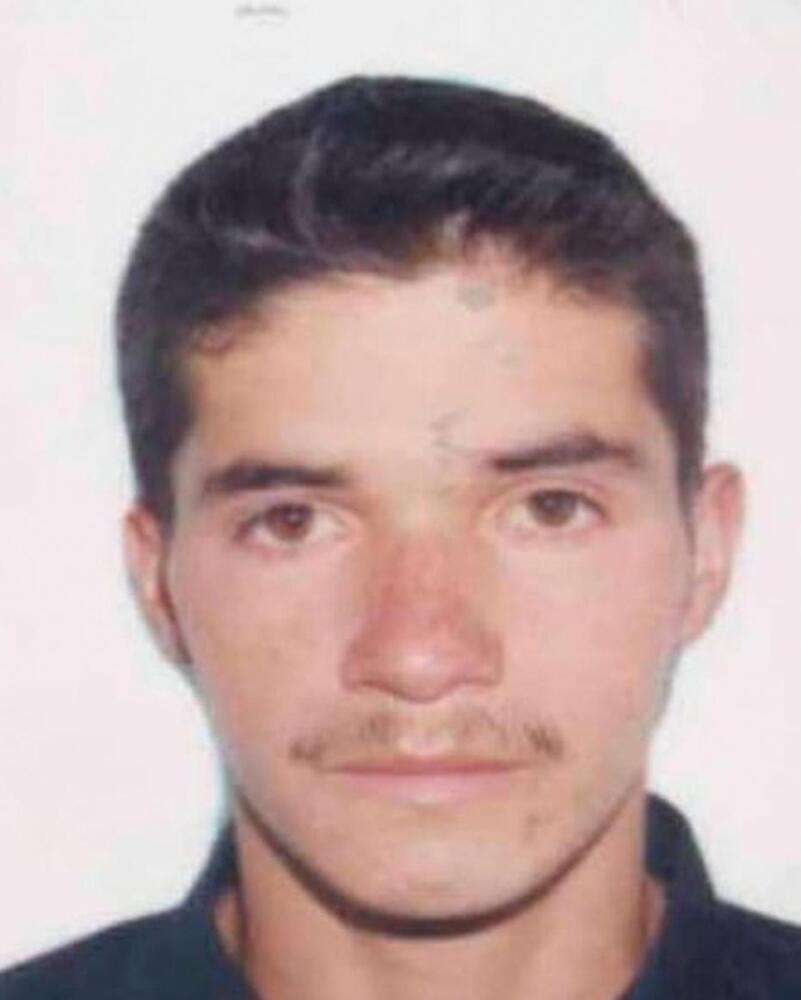 Carlos y Yésica están en la morgue de Medellín 2 Carlos y Yésica están en la morgue de Medellín En las últimas horas, la sede de Medellín del Instituto Nacional de Medicina Legal y Ciencias Forenses dio a conocer a la opinión pública la situación de los cuerpos sin vida de dos personas nacidas en Bogotá que permanecen en la morgue, sin que nadie se haya acercado a reclamarlos. Presentamos las fotografías de una mujer y un hombre, cuyos cadáveres llegaron al instituto hace más de un mes y a la fecha ningún doliente se ha acercado para reclamarlos.
