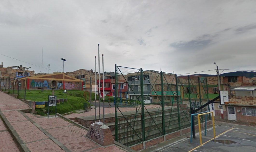 Crimen a bala en Usme En una cancha ubicada en el sector del Porvenir, en la localidad de Usme, se presentó un nuevo hecho violento que derivó en la muerte de un joven de 23 años. Aunque los móviles del hecho son materia de investigación y no se conoce una versión oficial de lo sucedido, al parecer se trata de un sicariato. La víctima fue atacada con arma de fuego y pese a que alcanzó a ser trasladada a un centro médico, falleció.