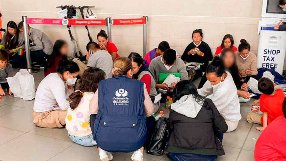 Defensoría pide crear albergues para más de 14 mil colombianos 4 Defensoría pide crear albergues para más de 14 mil colombianos La Defensoría del Pueblo advirtió que se deberán crear albergues para los más de 14 mil colombianos deportados que se esperan durante los próximos meses.