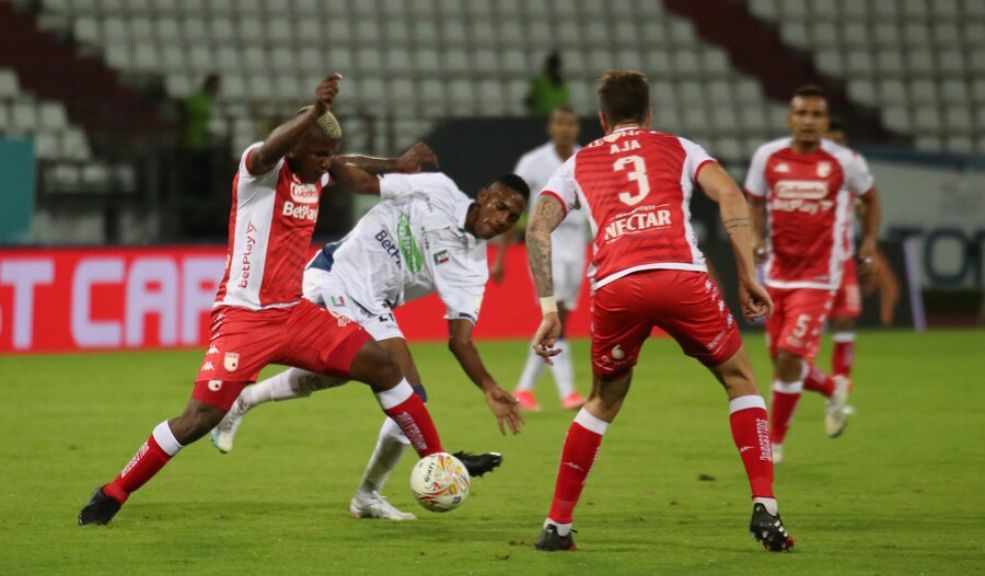 Definidos los clasificados a cuadrangulares finales del fútbol colombiano Santa Fe y Junior, que llegaron con opciones a la última fecha de la Liga BetPlay, quedaron eliminados y el Pasto fue quien obtuvo el octavo y último lugar para jugar los cuadrangulares finales del fútbol colombiano.