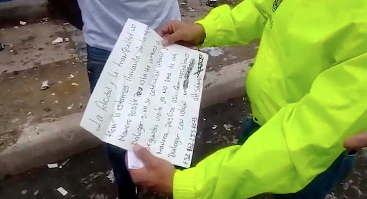 Desmantelaron peligrosa red de extorsión que operaba en localidades de Bogotá 1 Desmantelaron peligrosa red de extorsión que operaba en localidades de Bogotá Durante un operativo llevado a cabo por el Gaula de la Policía Metropolitana de Bogotá se logró desmantelar una peligrosa red que se dedicaba a extorsionar a comerciantes de las localidades de Kennedy, Tunjuelito y Usaquén.