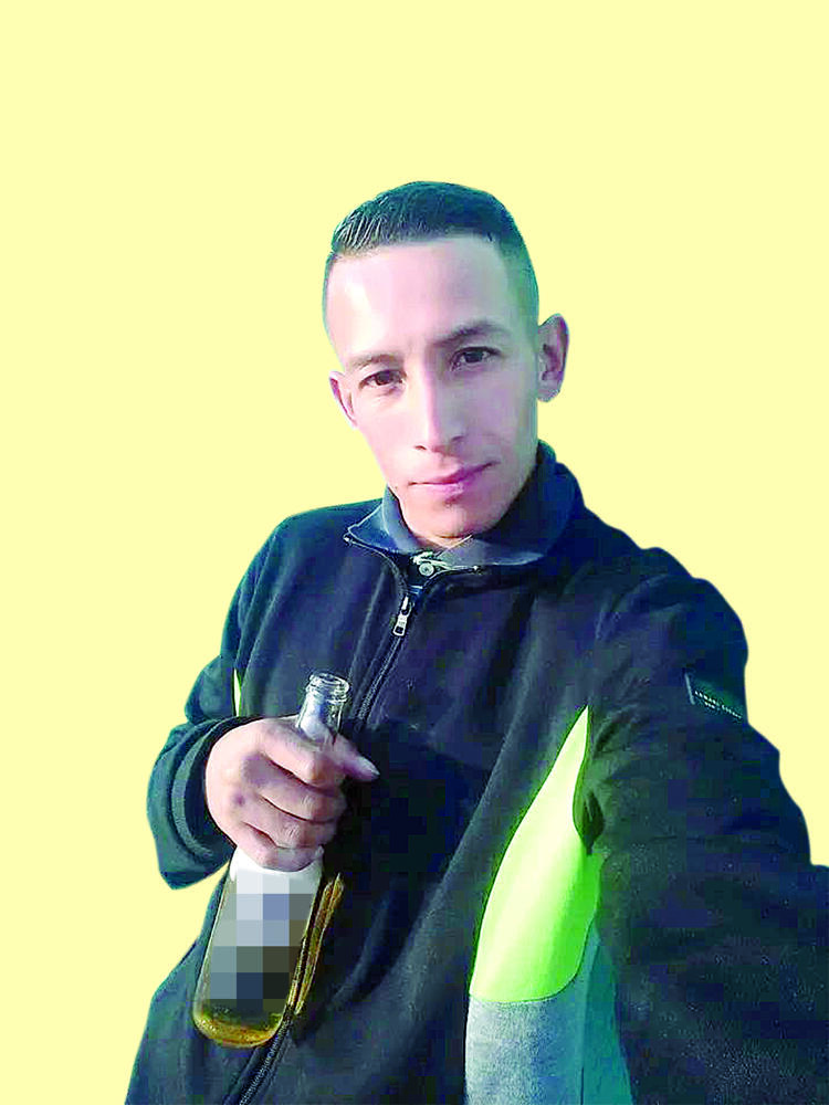 En Bosa: salieron a comprar trago y terminó en riña fatal 2 En Bosa: salieron a comprar trago y terminó en riña fatal Un joven fue la víctima de una riña a puñal que se presentó en el barrio El Regalo, de Bosa, luego de que terminó discutiendo con un joven con el cual iban rumbo a una tienda a comprar licor.