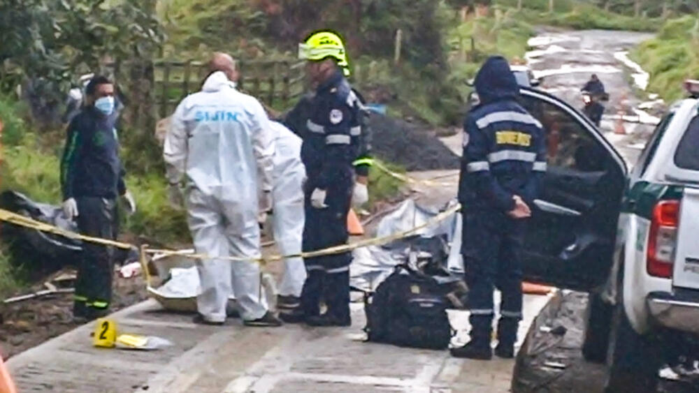 Dos muertos y cuatro heridos dejó caída de rayo por la vía Pacho-Supatá Durante la tarde de este jueves 25 de mayo se presentó una fuerte descarga eléctrica que terminó con la vida de dos personas y otras cuatro terminaron heridas, el hecho ocurrió en la vereda Panamá, cerca a la vía Pacho-Supatá, en Cundinamarca.