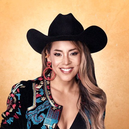 EN VIDEO: El destape de Adriana Bottina en pleno show Adriana Bottina compartió en su perfil de Instagram el bochornoso momento que vivió en pleno show luego de que sufrió un accidente con su vestuario que dejó ver más de lo debido en pleno show.