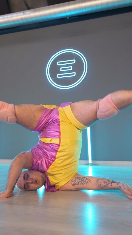 El colombiano que le enseña Twerk a la esposa de Cristiano Ronaldo 1 El colombiano que le enseña Twerk a la esposa de Cristiano Ronaldo Jack Gómez es el caleño que le enseña a bailar Twerk a Georgina Rodríguez, la esposa de Cristiano Ronaldo.