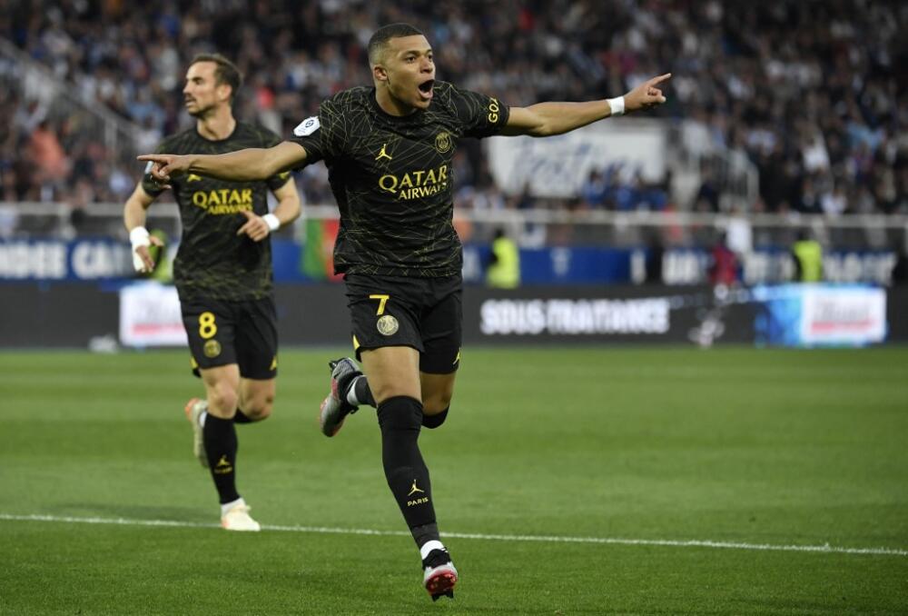 ¿Dónde jugará? Kylian Mbappé no haría uso de su cláusula de renovación con PSG El PSG podría quedarse sin su máxima estrella, Kylian Mbappé, quien según la prensa francesa no haría uso de la cláusula para renovar su contrato hasta el 2025.
