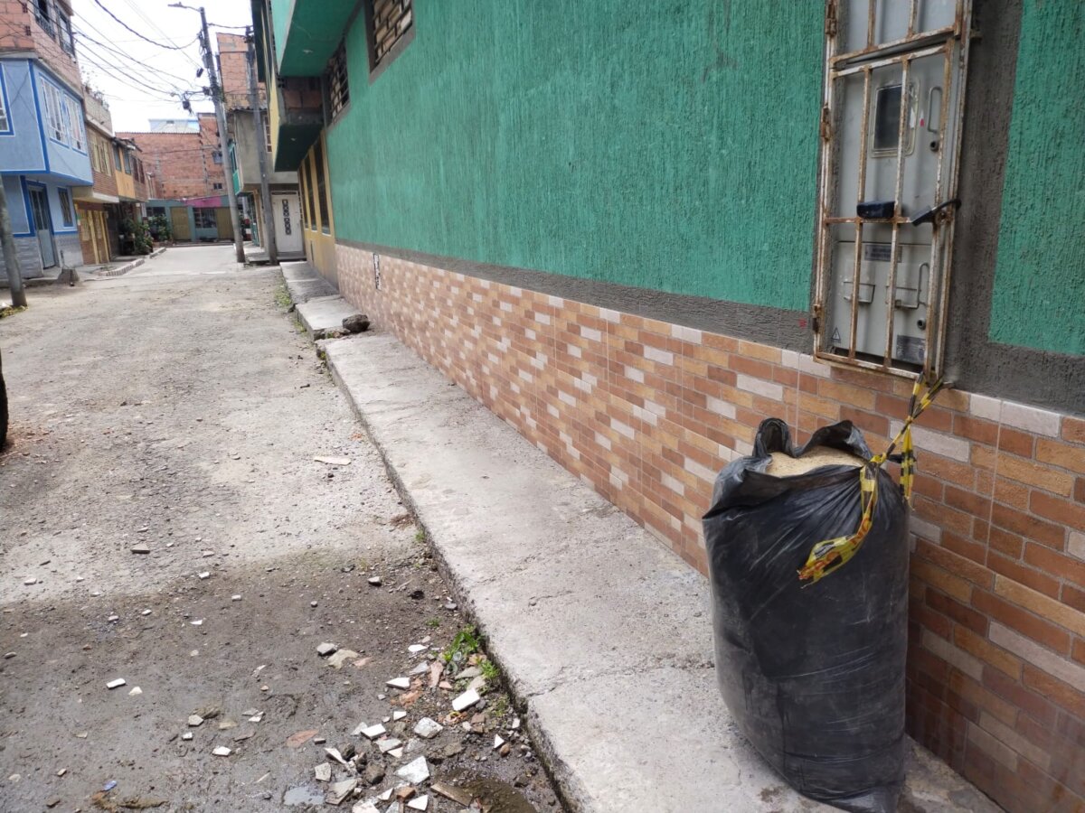 En Bosa: ataque mortal en gavilla por presunta agresión 2 En Bosa: ataque mortal en gavilla por presunta agresión Con botellas y a puñal, tres personas agredieron de manera vil y salvaje a un joven en límites entre las barrios San Pedro y La Paz, en la localidad de Bosa.