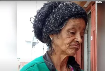 En San Cristóbal: mujer de la tercera edad murió tras rescatar a sus perros de un incendio 2 En San Cristóbal: mujer de la tercera edad murió tras rescatar a sus perros de un incendio Una mujer de 61 años perdió la vida luego de que rescató a sus perros y gatos de un incendio que se ocasionó en su propia vivienda, ubicada en el barrio Modelo Sur, de San Cristóbal.