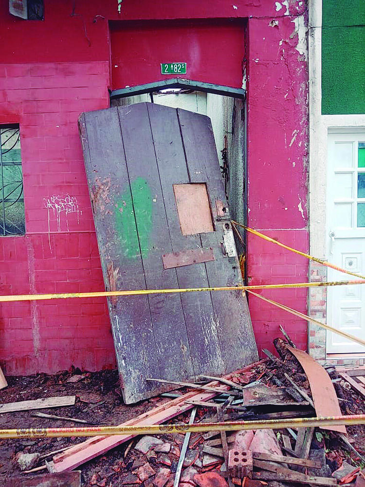 En San Cristóbal: mujer de la tercera edad murió tras rescatar a sus perros de un incendio 1 En San Cristóbal: mujer de la tercera edad murió tras rescatar a sus perros de un incendio Una mujer de 61 años perdió la vida luego de que rescató a sus perros y gatos de un incendio que se ocasionó en su propia vivienda, ubicada en el barrio Modelo Sur, de San Cristóbal.