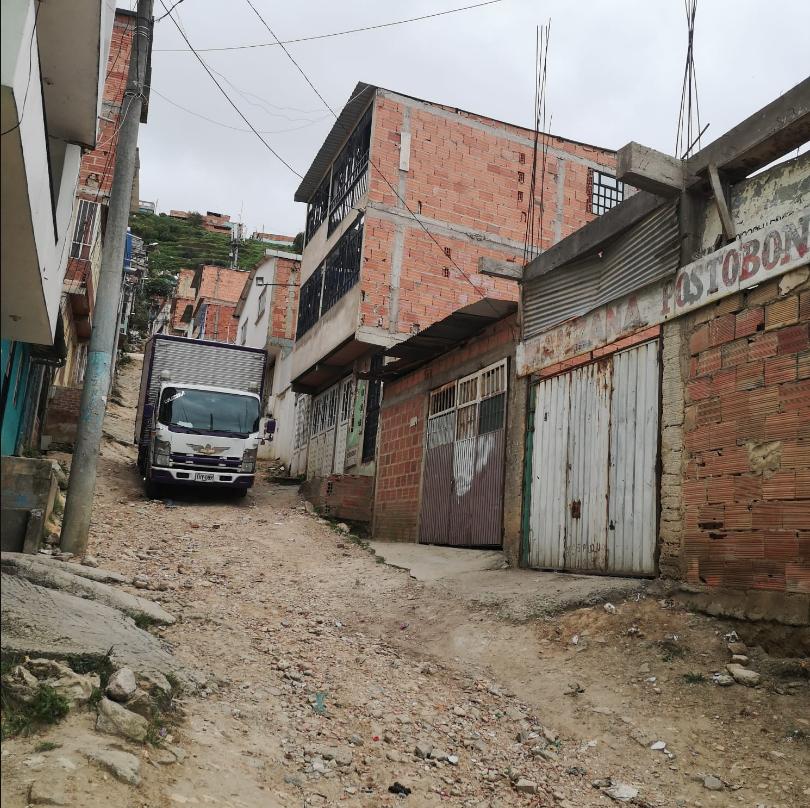 Escabrosos detalles del crimen de conductor de SITP: lo asesinó su inquilino 1 Escabrosos detalles del crimen de conductor de SITP: lo asesinó su inquilino El cuerpo del conductor de SITP fue hallado sin vida en una vivienda del barrio Caracolí, en Ciudad Bolívar, y el principal sospechoso del crimen es su inquilino.