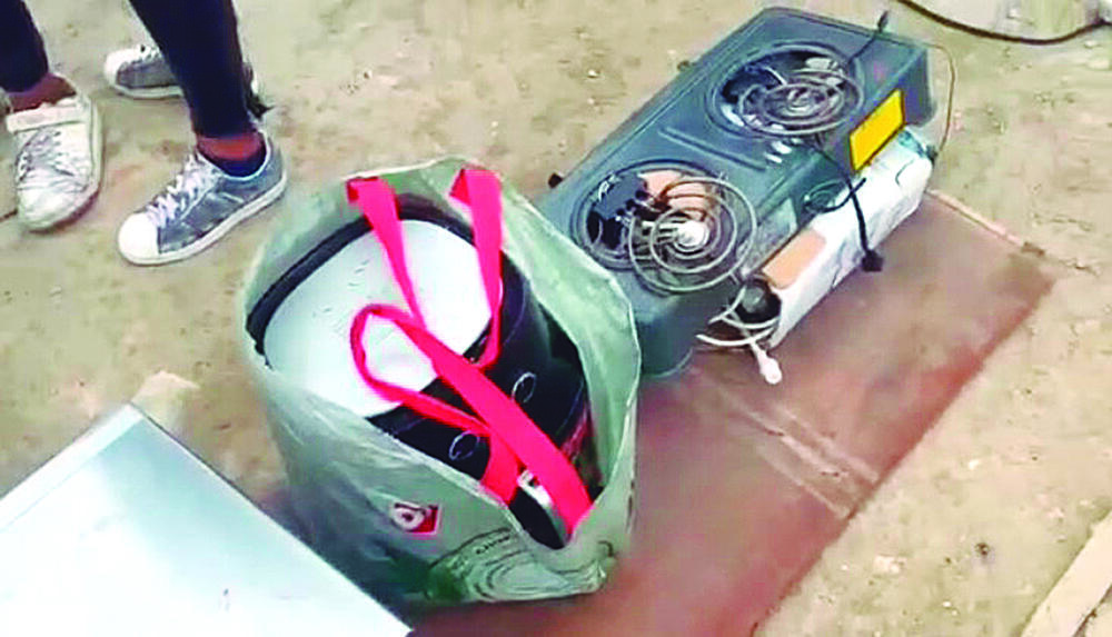 Capturan a dos mujeres por hurtar una cafetería en Soacha En las últimas horas la Policía de Soacha logró la captura de dos mujeres, quienes fueron acusadas de cometer el robo de varios elementos de una cafetería, ubicada en el barrio El Altico, del municipio.