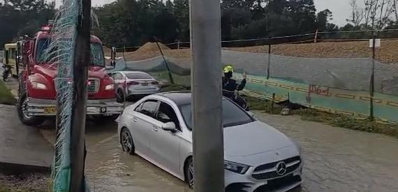 Gran afectación en Bogotá por cuenta de las fuertes lluvias 1 Gran afectación en Bogotá por cuenta de las fuertes lluvias Varios sectores de Bogotá se han visto gravemente afectados por las fuertes lluvias.