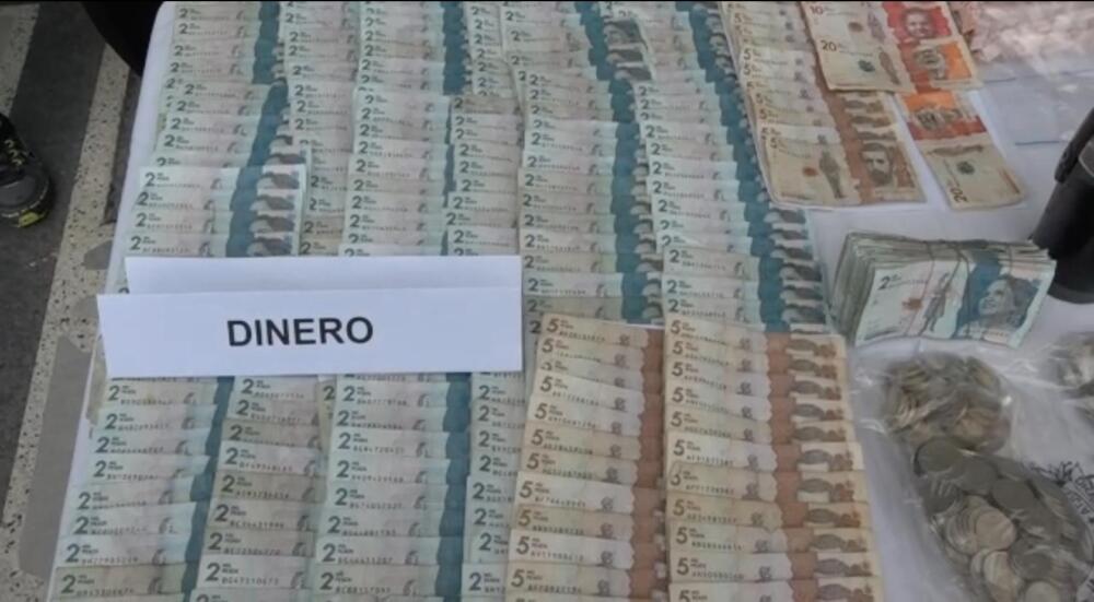 Golpe a la delincuencia en Santa Fe dejó 10 capturados 10 personas resultaron capturadas tras los operativos que dejaron 3 inmuebles ocupados en el barrio San Bernardo, de la localidad de Santa Fe, con el fin de impactar el tráfico de estupefacientes y la inseguridad en la zona.